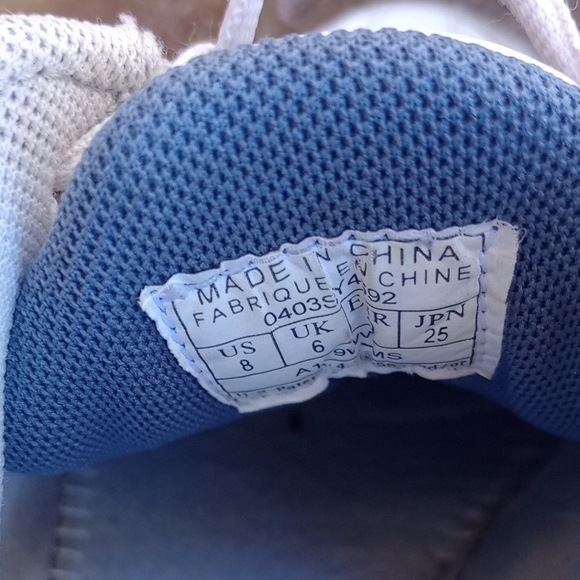 Avia Women's White and Navy Athletic Shoes 8 - Picture 7 of 8